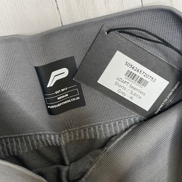 NWT. Pursue Fitness ADAPT seamless shorts.  Size MEDIUM.  Color: Subtle Grey - Picture 7 of 11